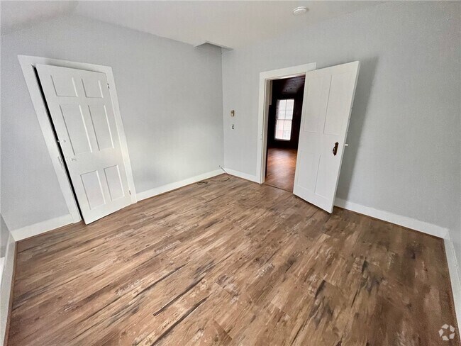 Building Photo - 113 W Main St Rental