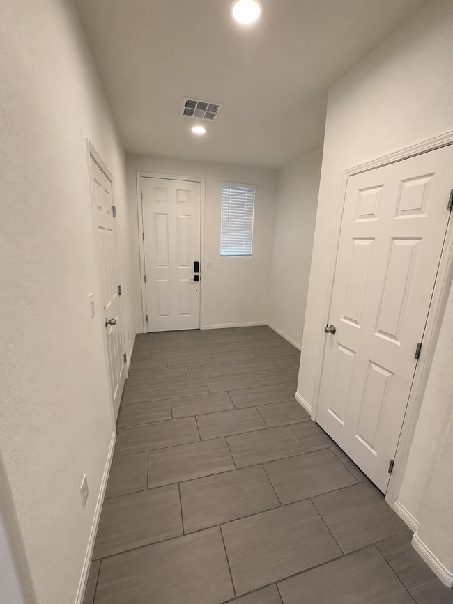 Building Photo - 7439 Tinley Creek Ave