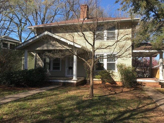 Building Photo - Cute 2 Bedroom Duplex in Plaza Midwood!
