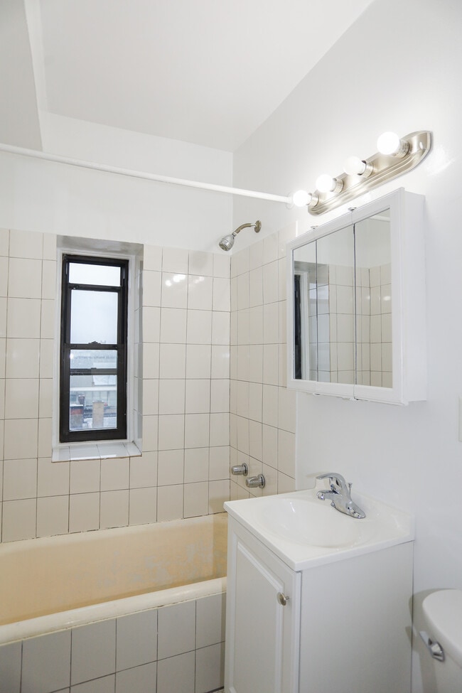 Photo - 6233 N Winthrop Ave Unit #613