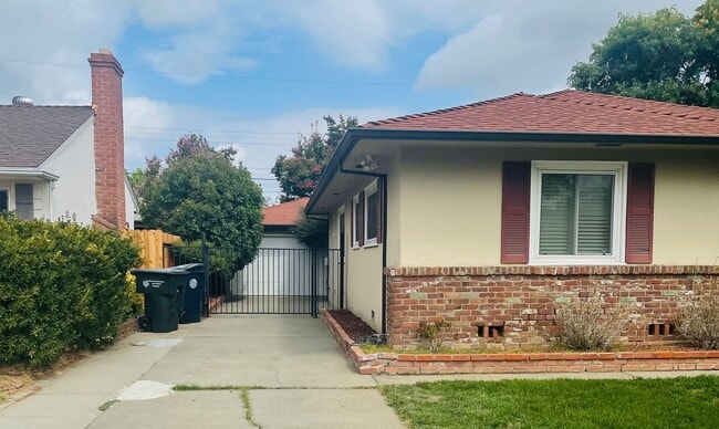Photo - 2215 Stover Wy