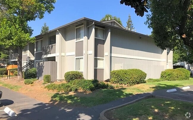 Building Photo - 1650 Forest Ave Rental