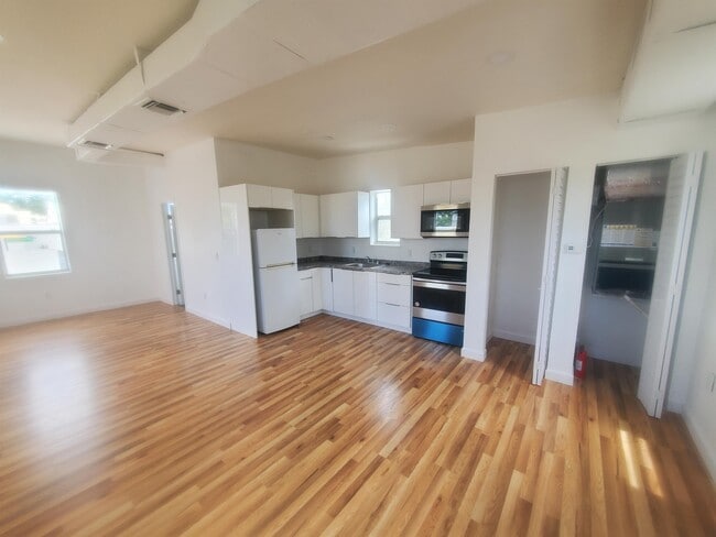Photo - 137 SE 1st Ave