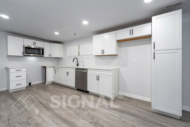 Photo - 430 Laird Ave