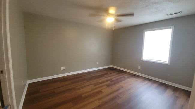 Photo - "1 month free. Section 8 accepted. 1-Bedroom Retreat with Full Bath in Huntsville's Heart!" Unit L
