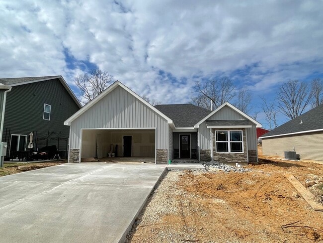 Building Photo - NEW CONSTRUCTION 3 Bed 2 Bath FOR RENT in Waynesville