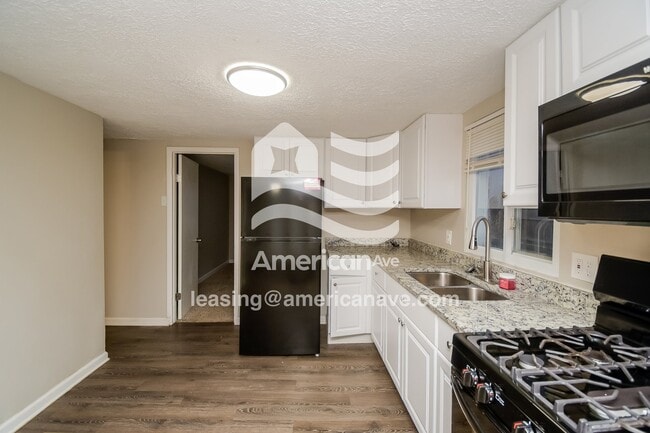 Photo - 1227 E 4th St