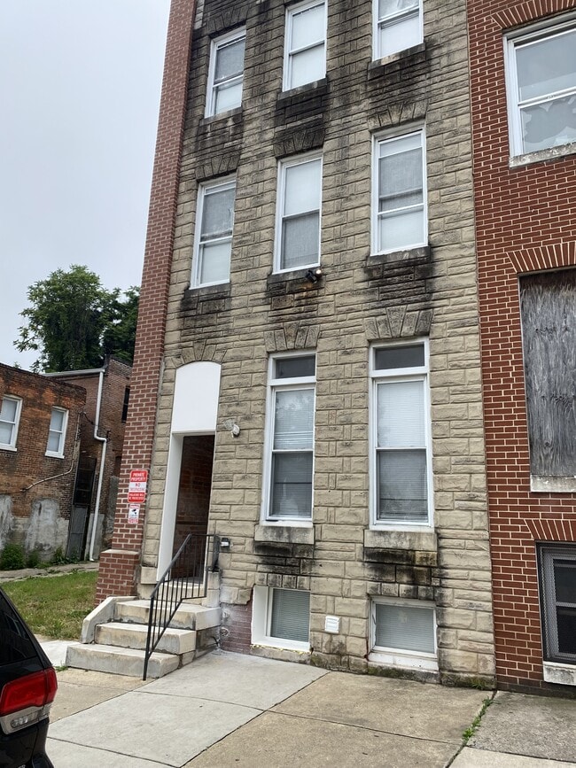 Photo - 210 N Mount St Townhome