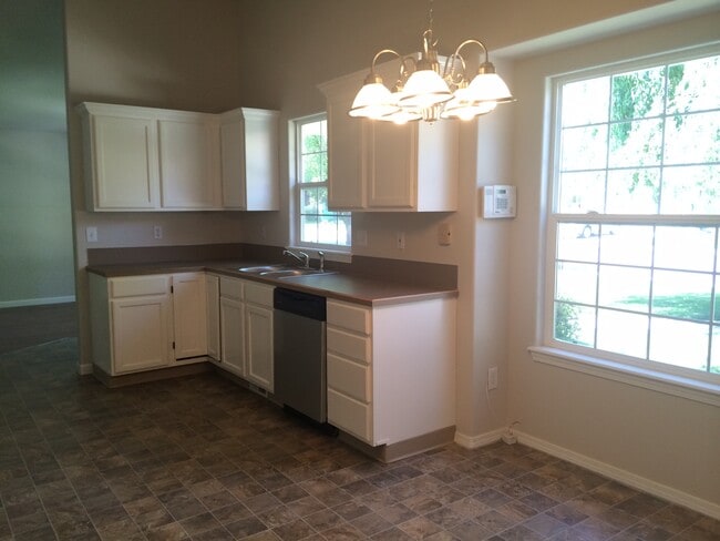 Photo - 497 E Baldwin St