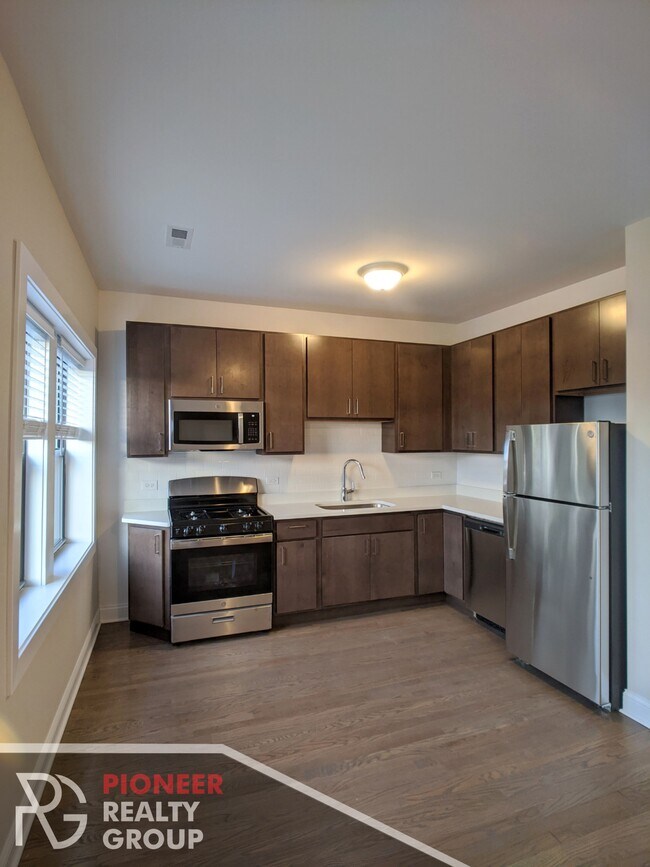 Photo - 3407 W Fullerton Ave Unidad 3D