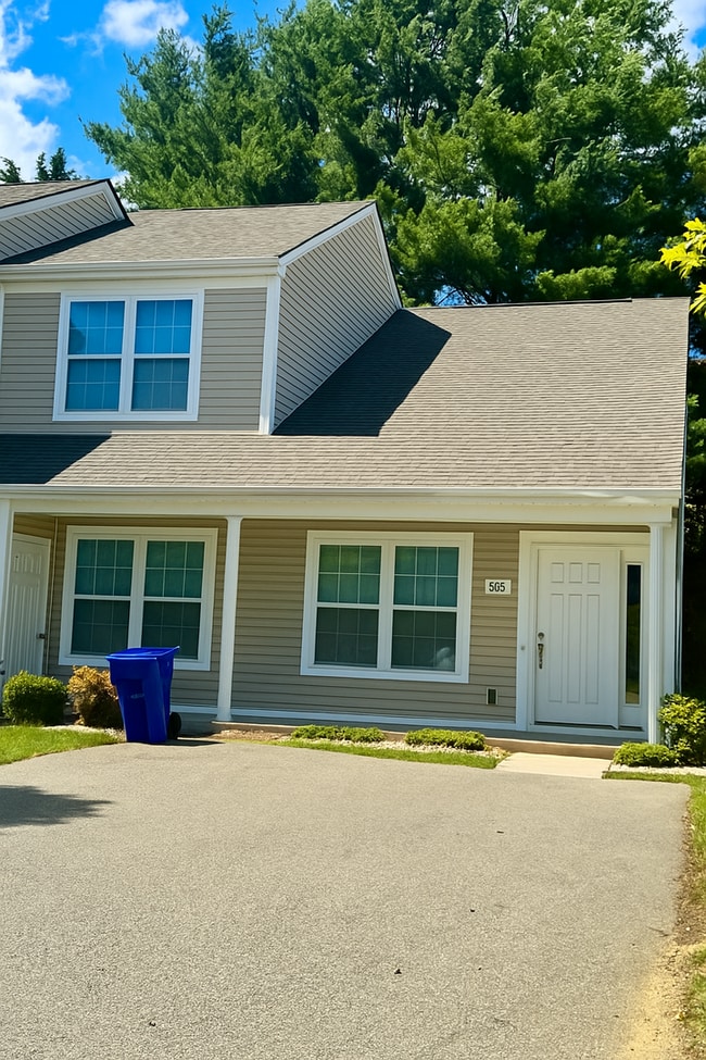 Building Photo - 505 Pin Oak Dr NW Rental