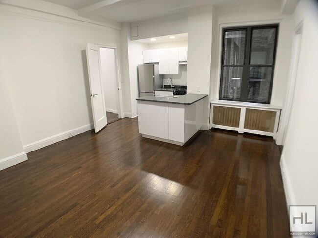 Building Photo - EAST 46 STREET Unit 3J