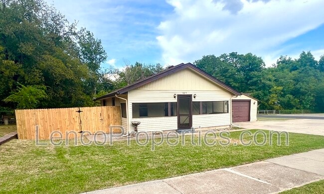 Photo - 327 S Ponca Ave