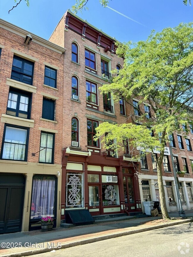 Building Photo - 169 River St Unit 2 Rental