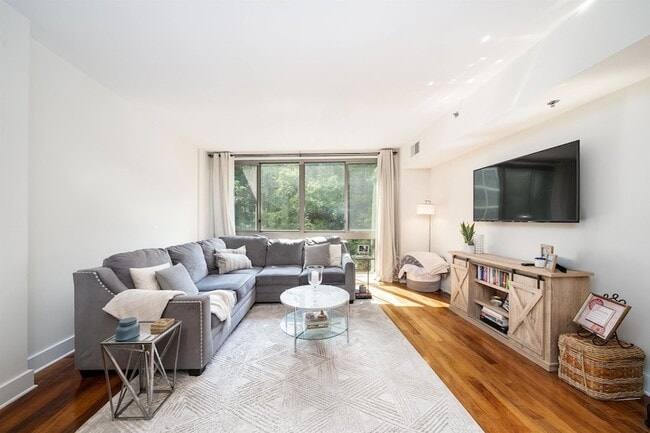 Photo - 800 Jackson St