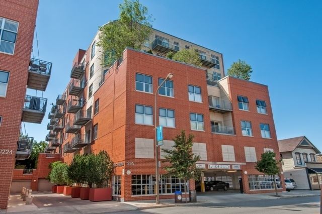 Street view of building - no pets, no smoking - 1236 Chicago Ave Unit 702