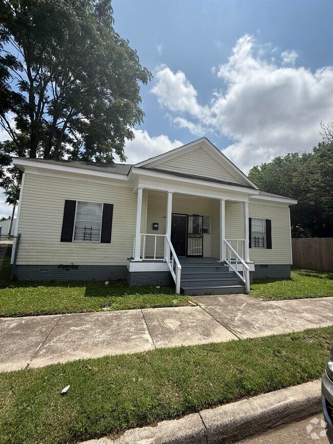Building Photo - 840 Roland St Rental