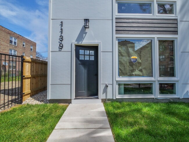 Photo - 1139 S Mozart St Unidad 1