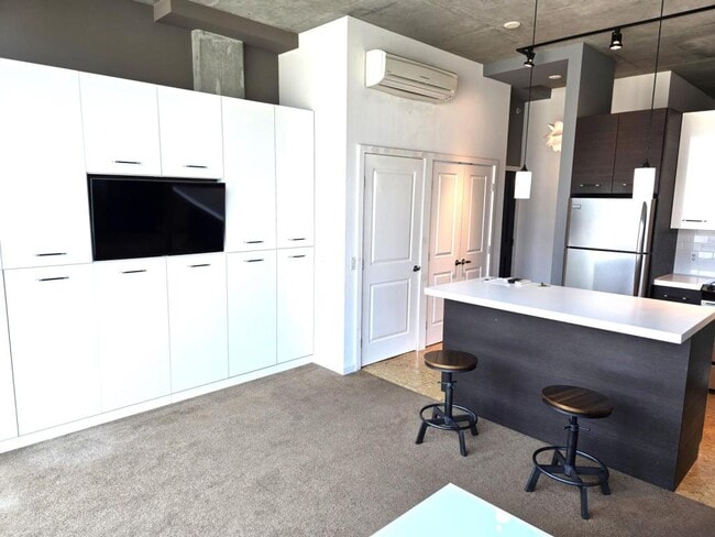 Photo - 851 W Front St