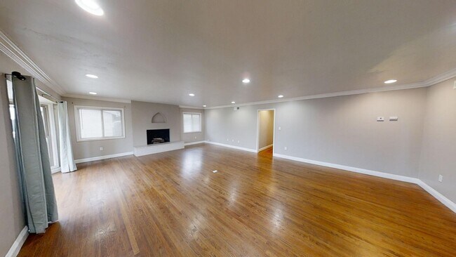 5623 Dorothy Dr