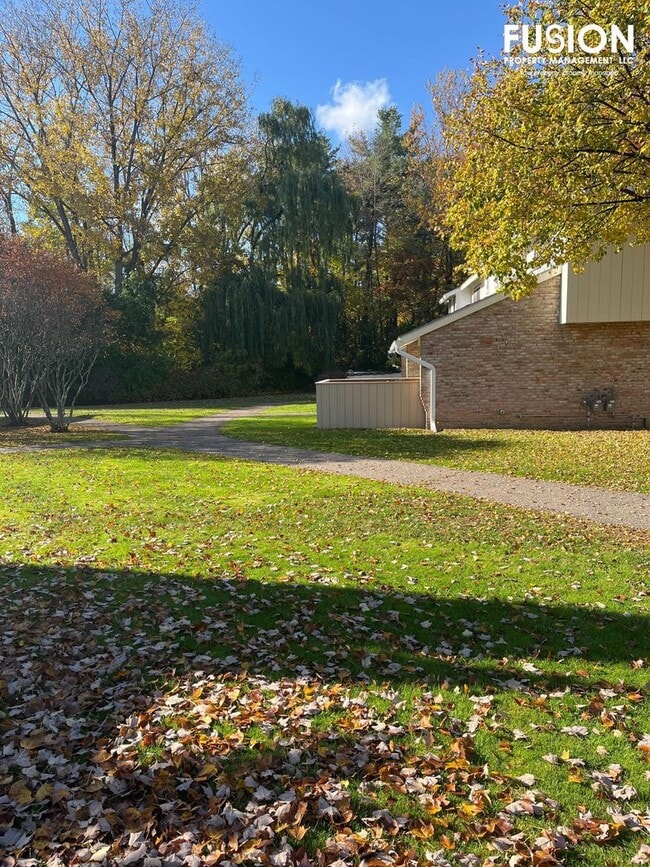 Photo - 3 Bedroom/2 Bathrroom Condo Right Near Oakledge Park!