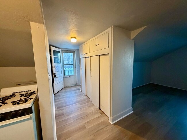 Photo - 2321 Dupont St Unit #3 - Upstairs