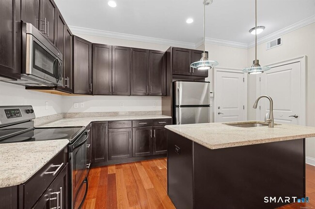 Building Photo - 142 East Ave Unit A103