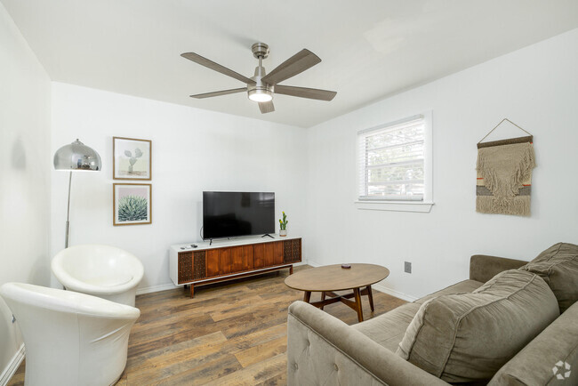 Building Photo - 527 Zanesville St S Rental