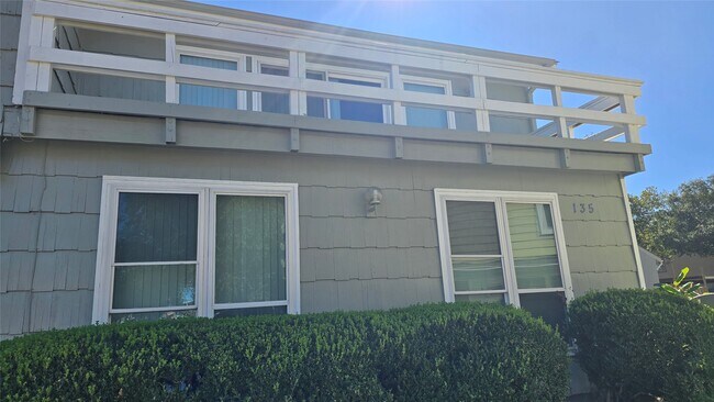 Photo - 135 April Point Dr N