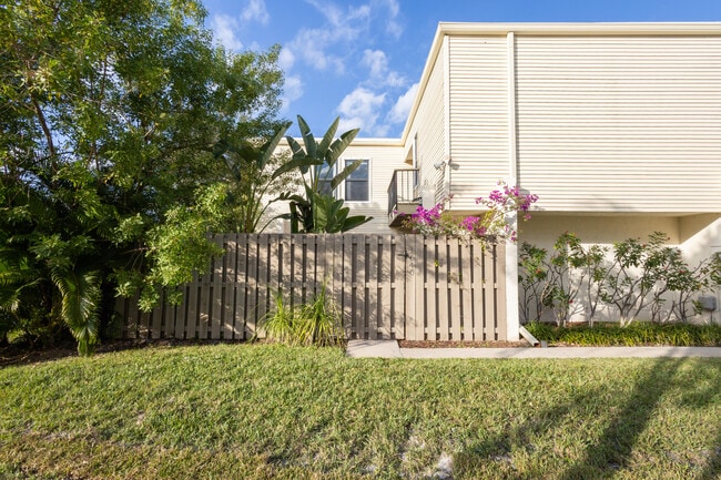 Photo - 1640 Shaker Cir