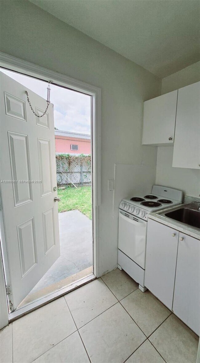 724 SW 7th Ter Unit 1-2