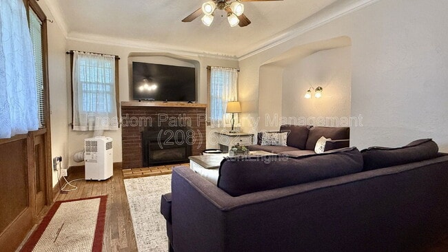 Photo - 705 N A St