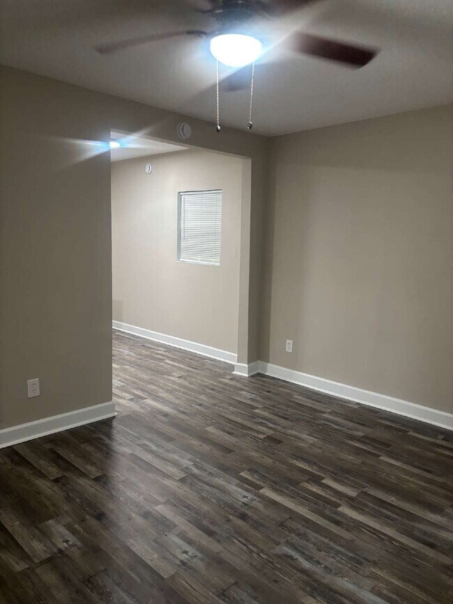 "Charming 3-Bed, 2-Bath Haven on Range Line Road – Your Memphis Retreat Awaits!"