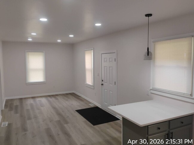 Photo - 6015 Hosmer Ave Unidad 2