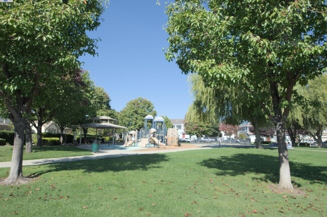 Photo - 1612 Marina Way