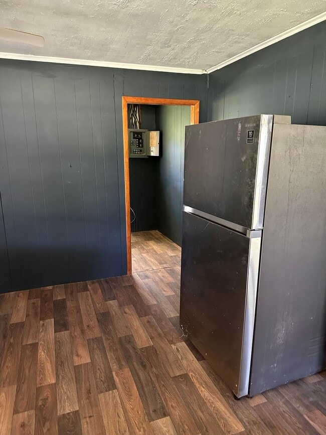 Photo - 19465 Mobile Rd