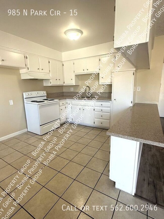 Building Photo - 985 N Pk Cir Unit 15