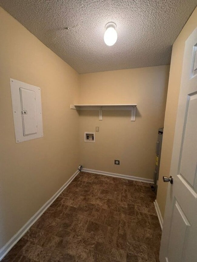 Photo - *** $200 OFF FIRST MONTH RENT ***