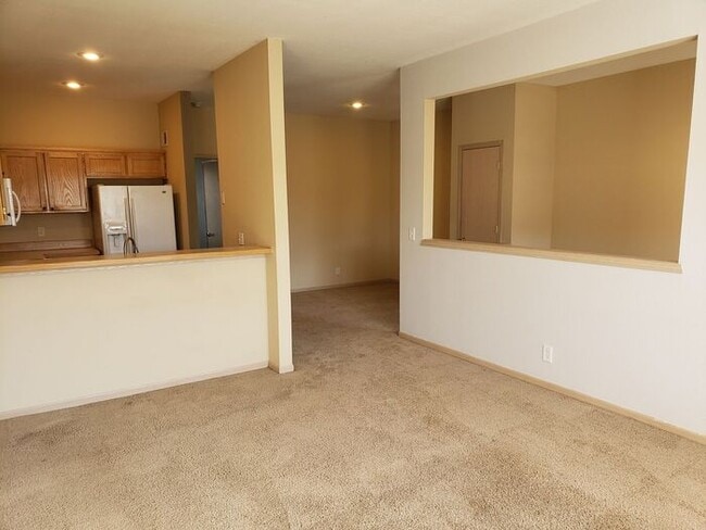 Photo - Beautiful Gardner Townhome-Available in MAY!!