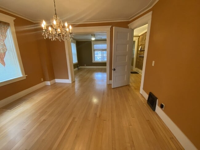 Photo - 125 N 9th Ave E