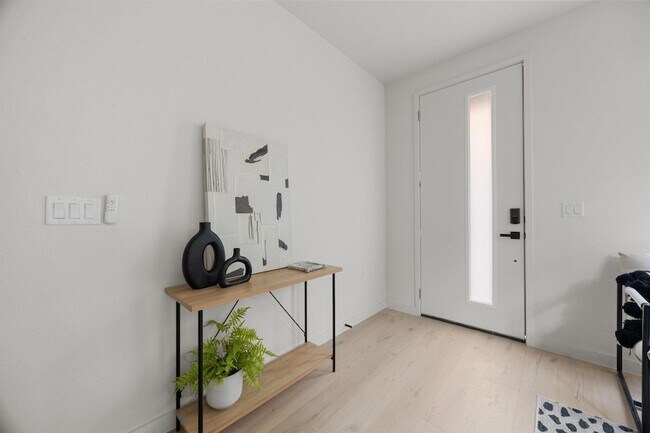 Photo - 1709 Maple Ave Unit 2B