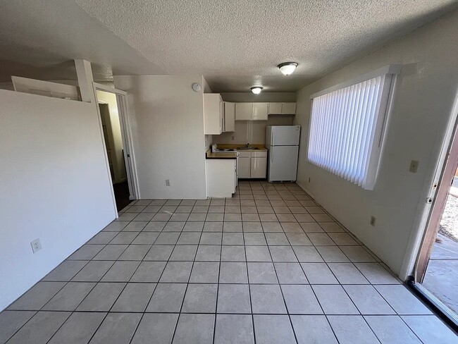 Building Photo - 3052 N Alvernon Way Unit 105