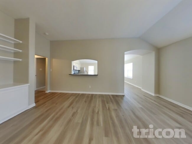 Photo - 352 Meadow Park