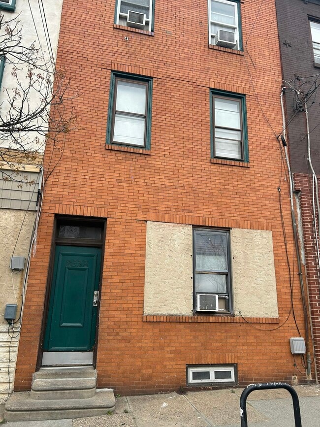 Building Photo - 2538 Amber St Unit 1R