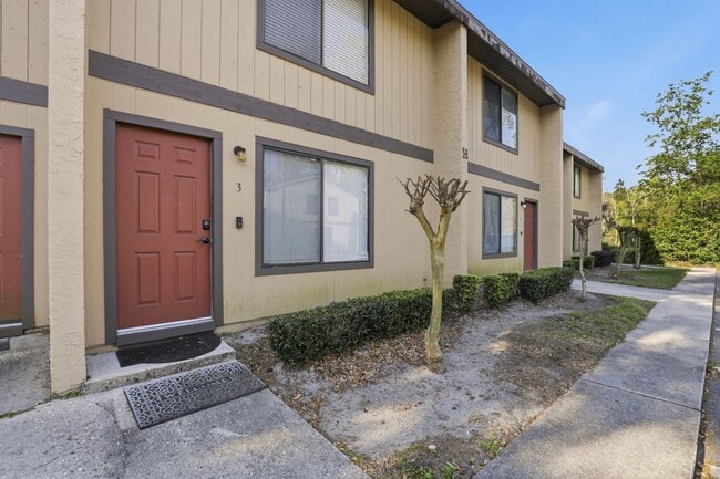 Building Photo - Southfork Oaks Condo