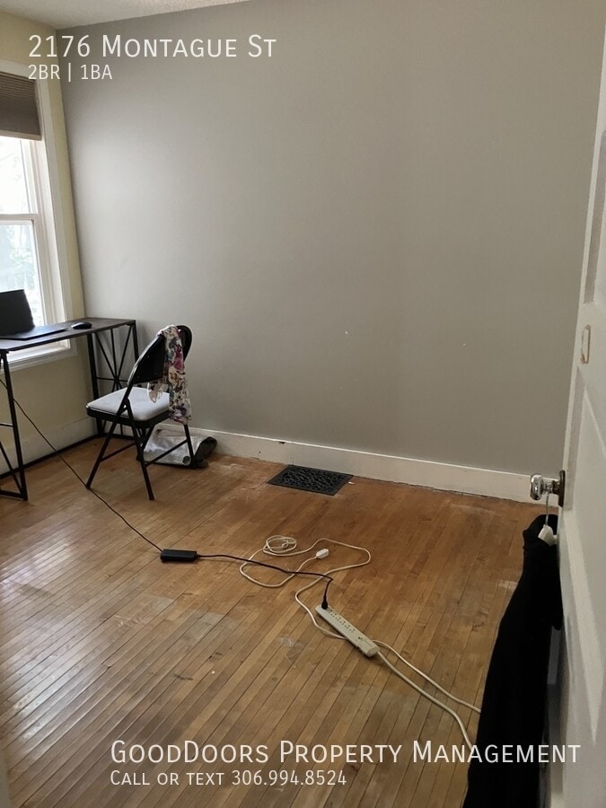 Photo - 2176 Montague St