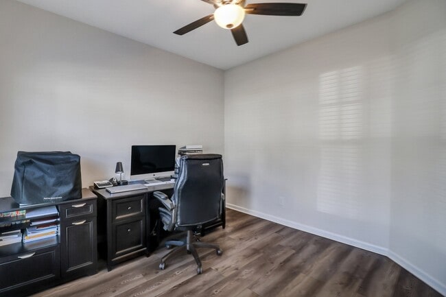 Photo - 114 Chalk Farm Way