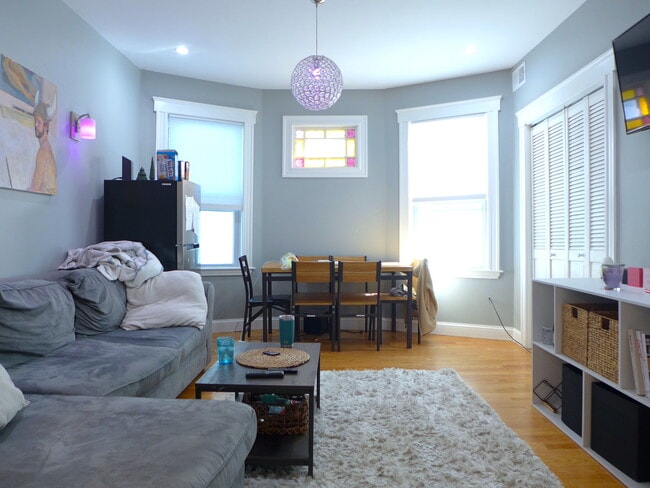 Photo - 1615 Tremont St