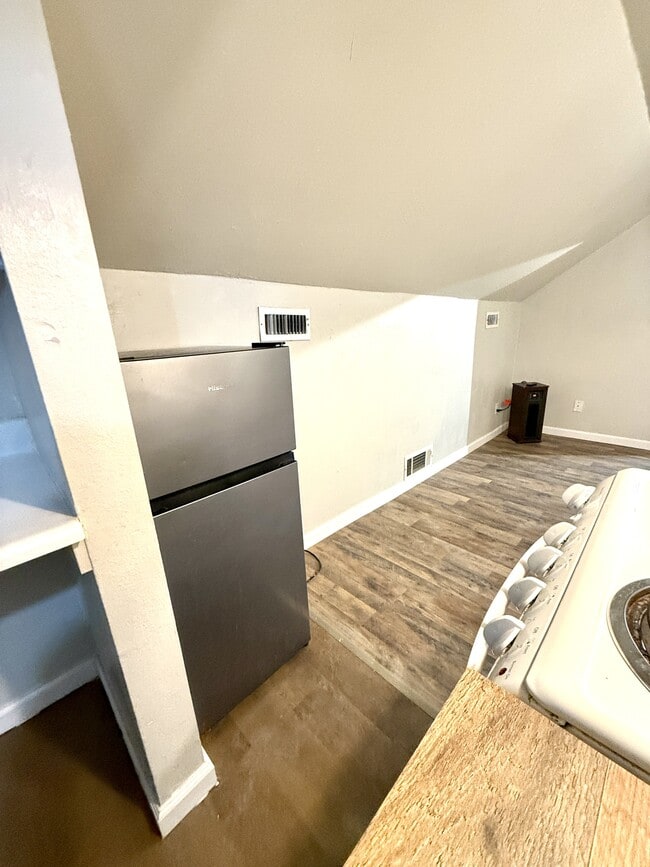 Photo - 805 1/2 M St NW