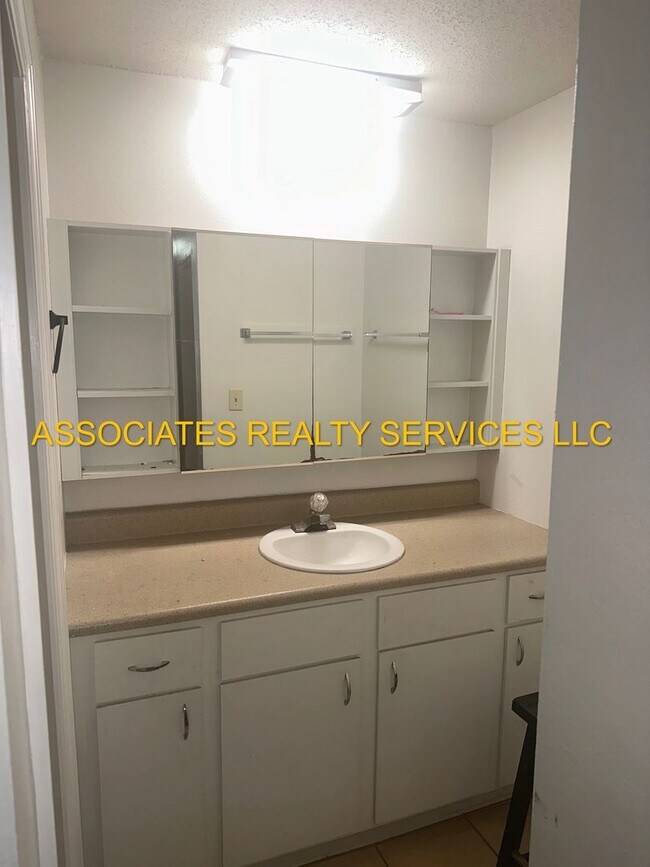 Photo - LOOK!!! 2 bedroom in Brandywine with Balcony! POOL!!! Unidad Y226